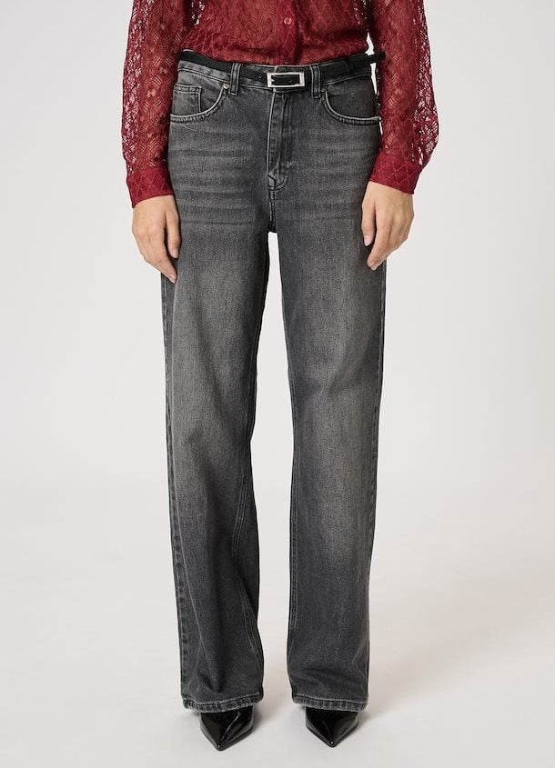 35  The louis 139 high wide