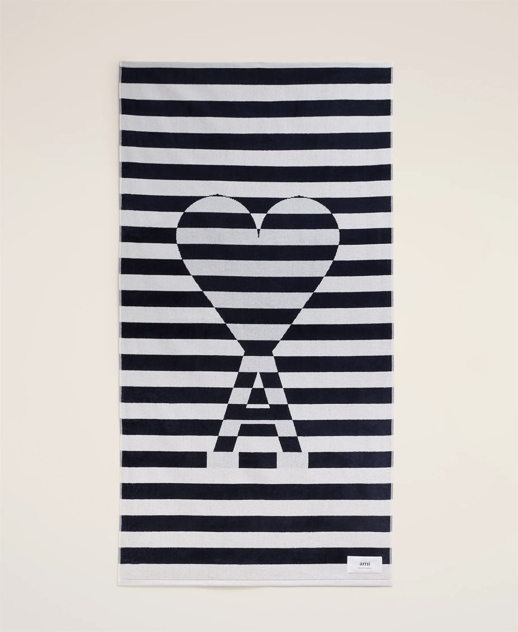 Ami de coeur beach Towel