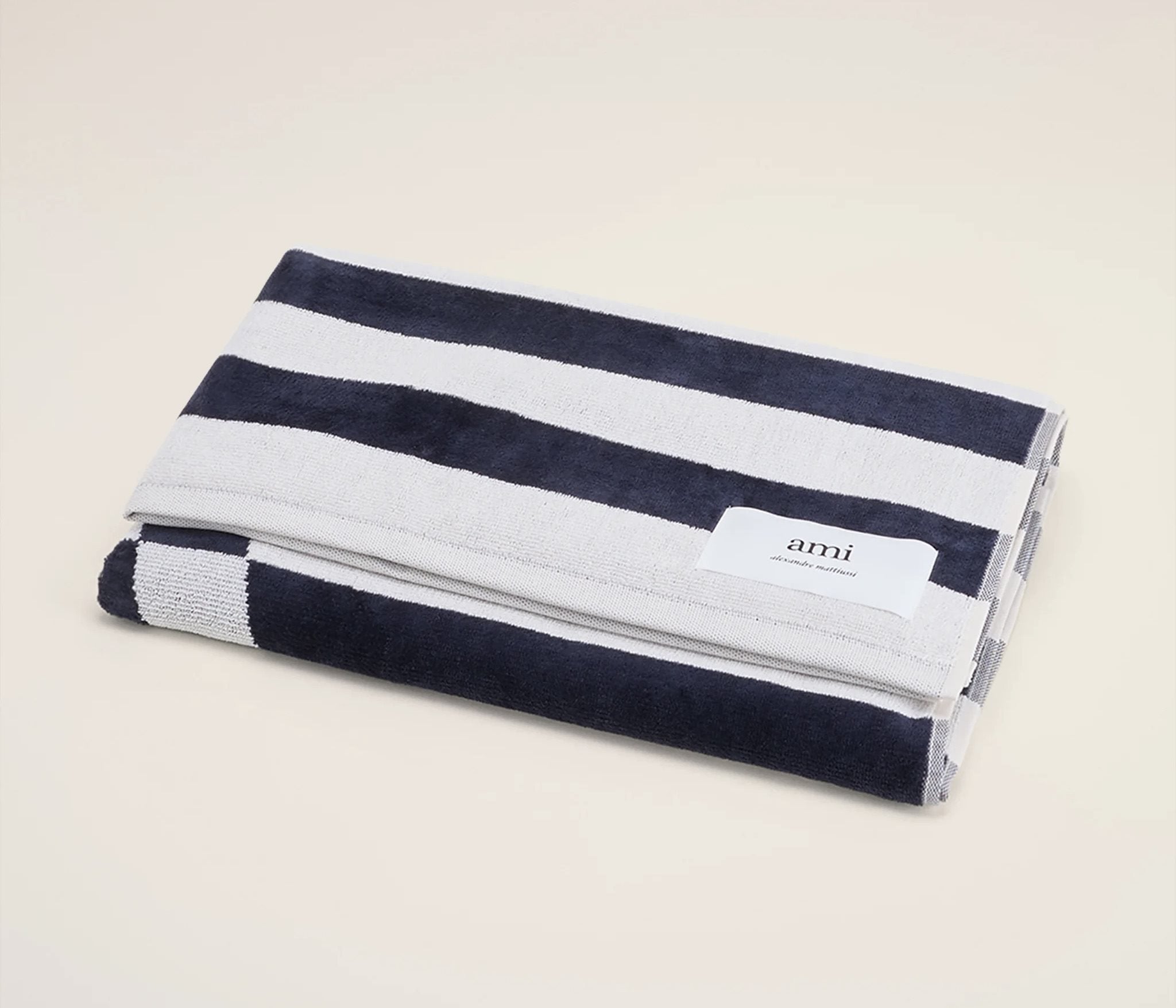 Ami de coeur beach Towel