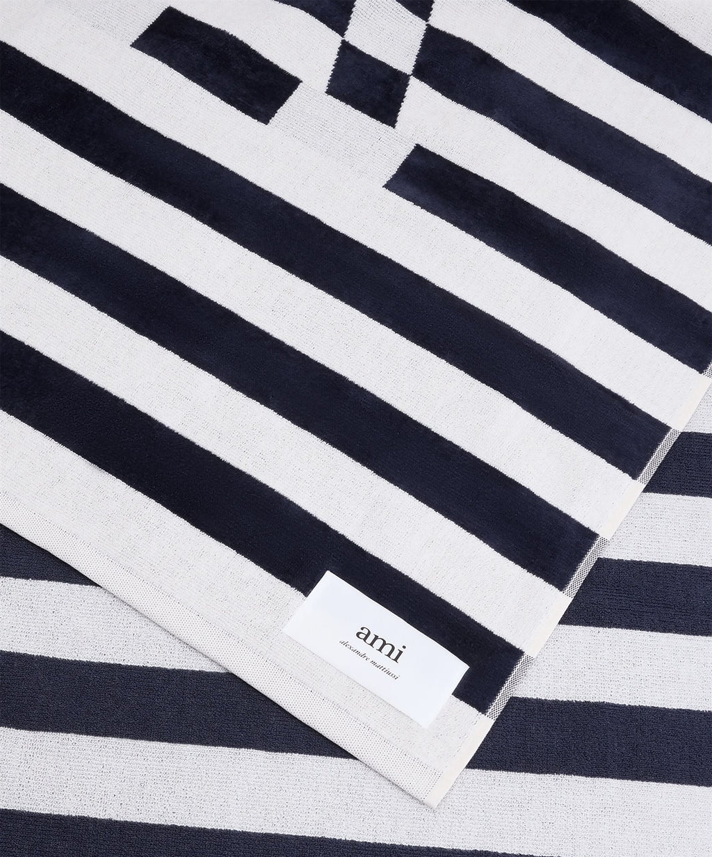 Ami de coeur beach Towel