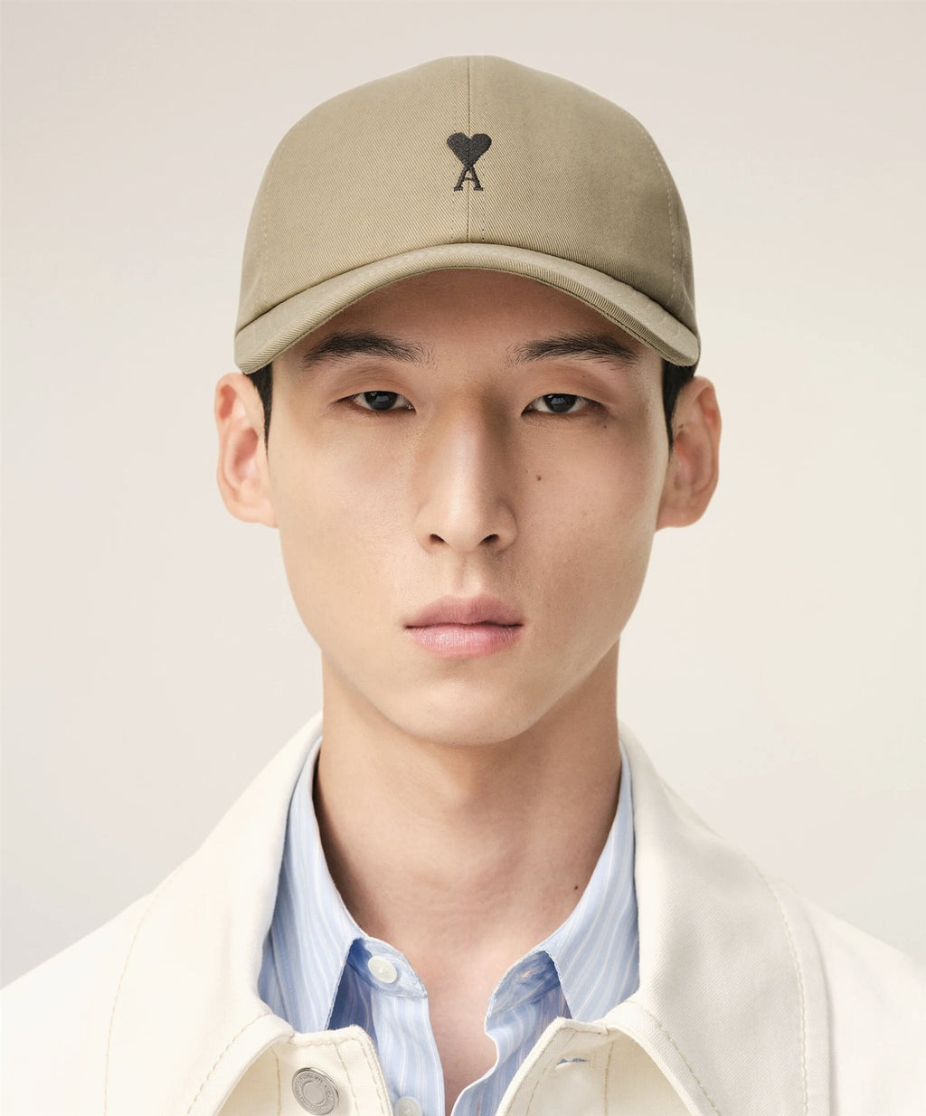 Front view van AMI Paris Ami de Coeur embroidered cap unisex accessory