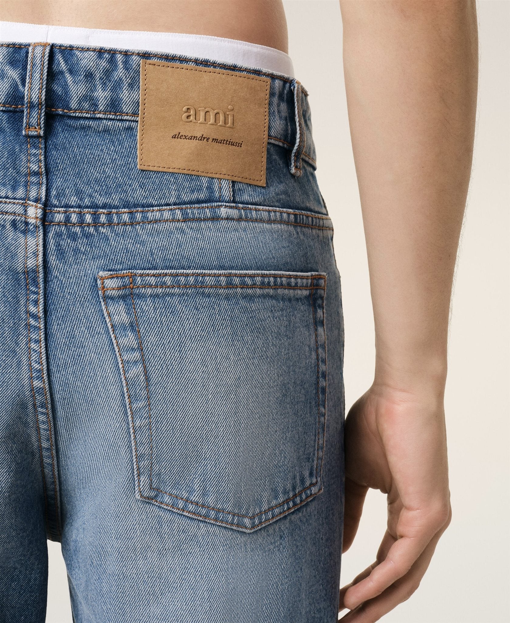 Amo tapered fit jeans