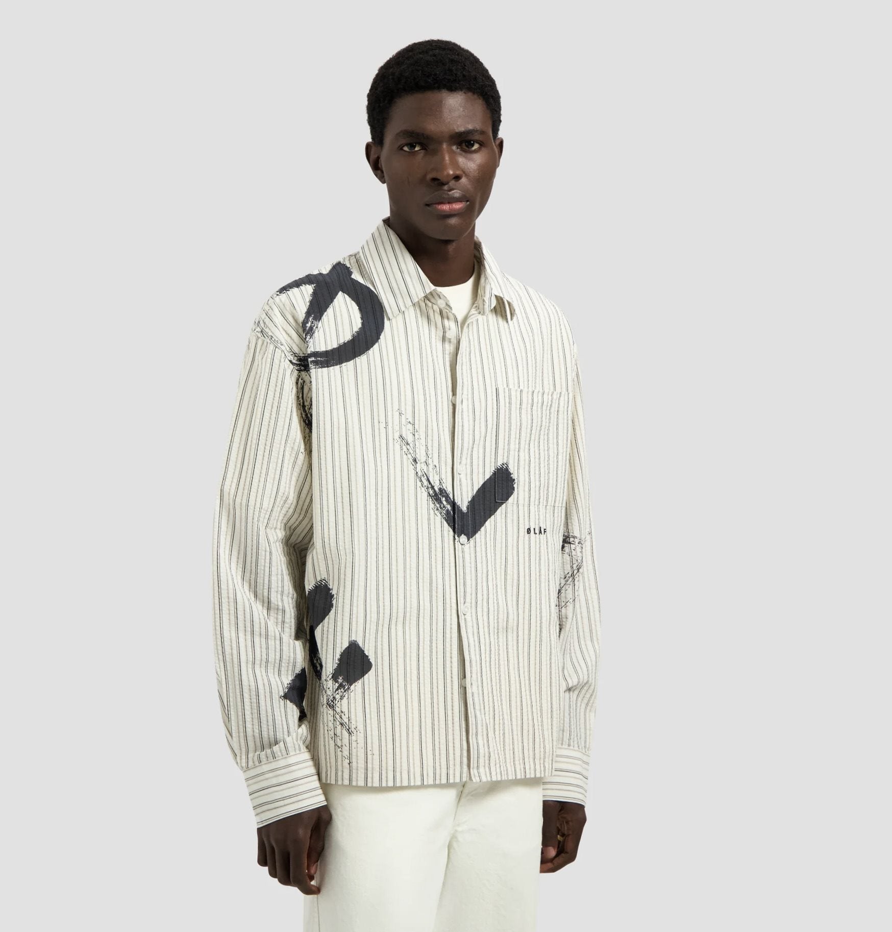 OLAF Brushstroke Logo Stripe Long Sleeve Shirt Charcoal White heren gestreept shirt met boxy fit