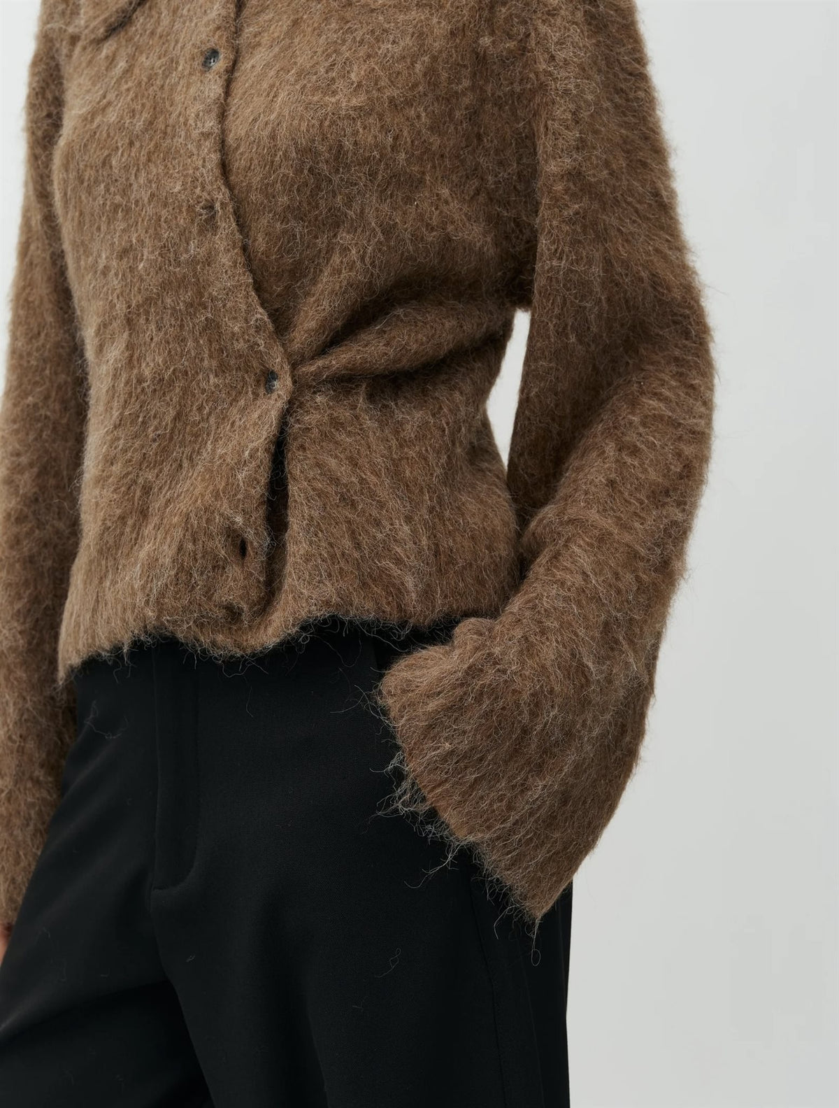 LARI-M VEST
