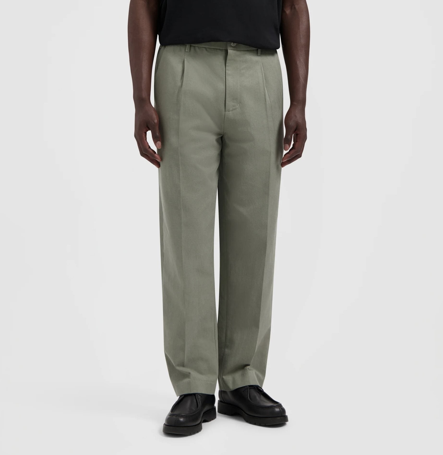 Regular Pleated Pant