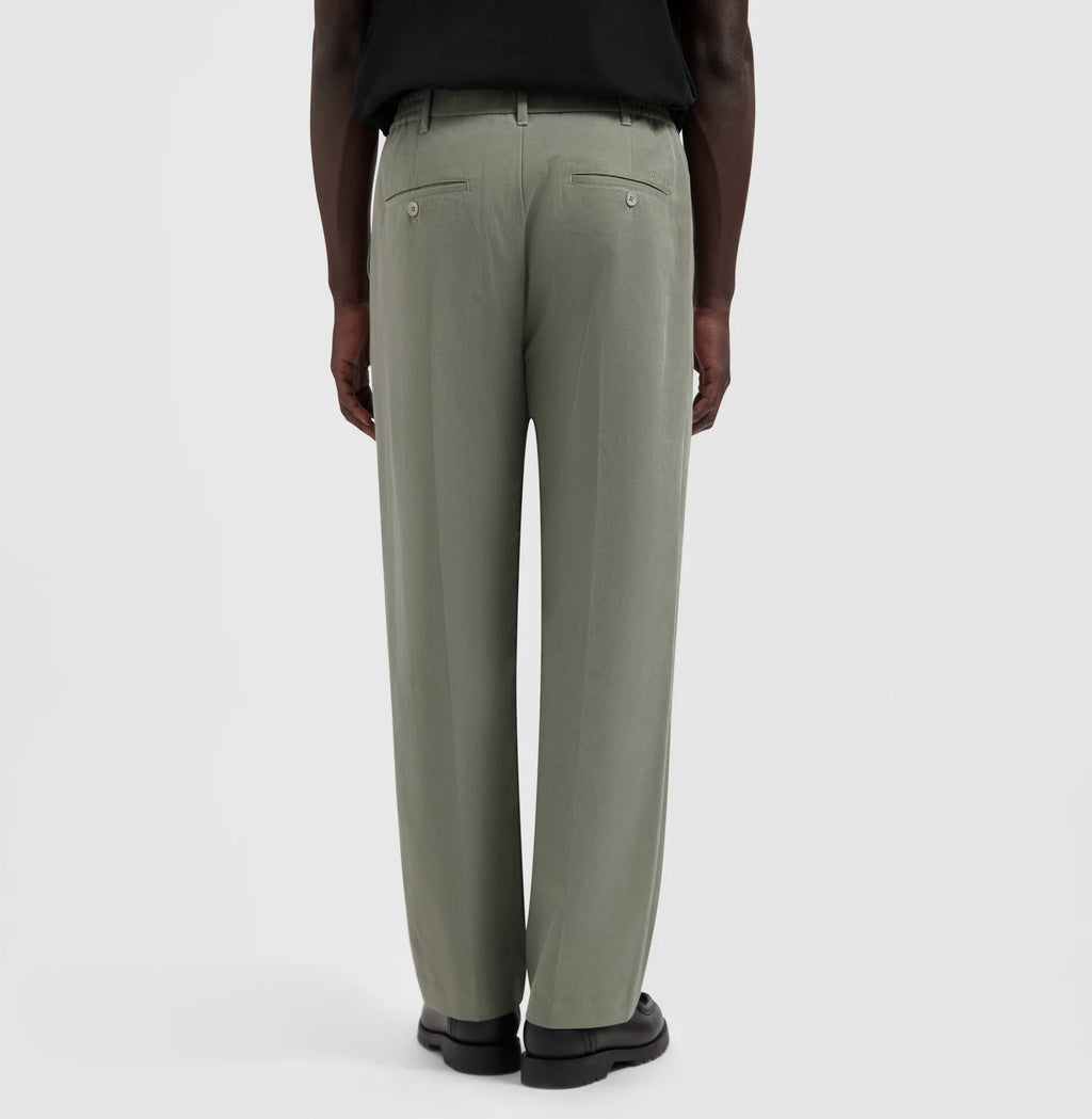 Regular Pleated Pant