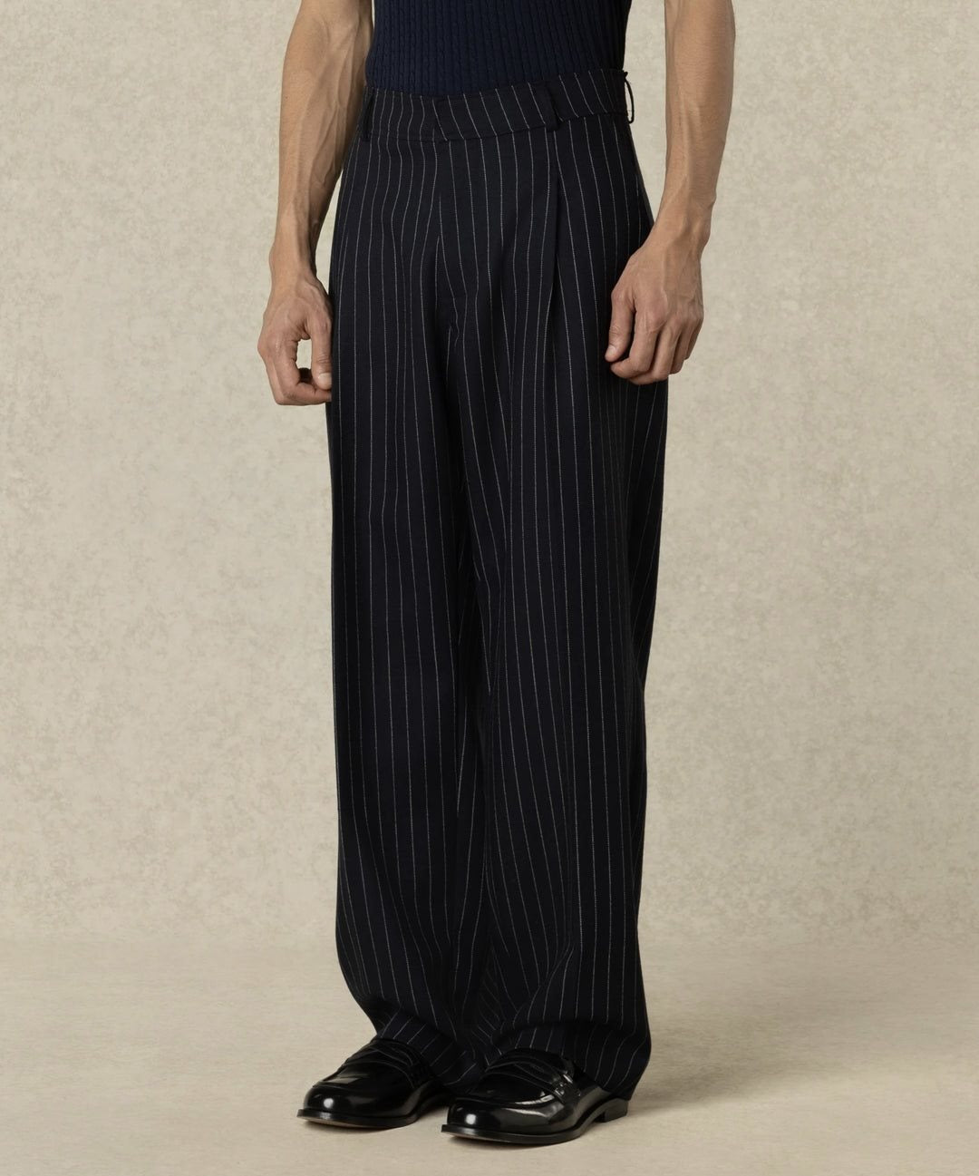 STRIPPED SINGLE PLEAT PANTS