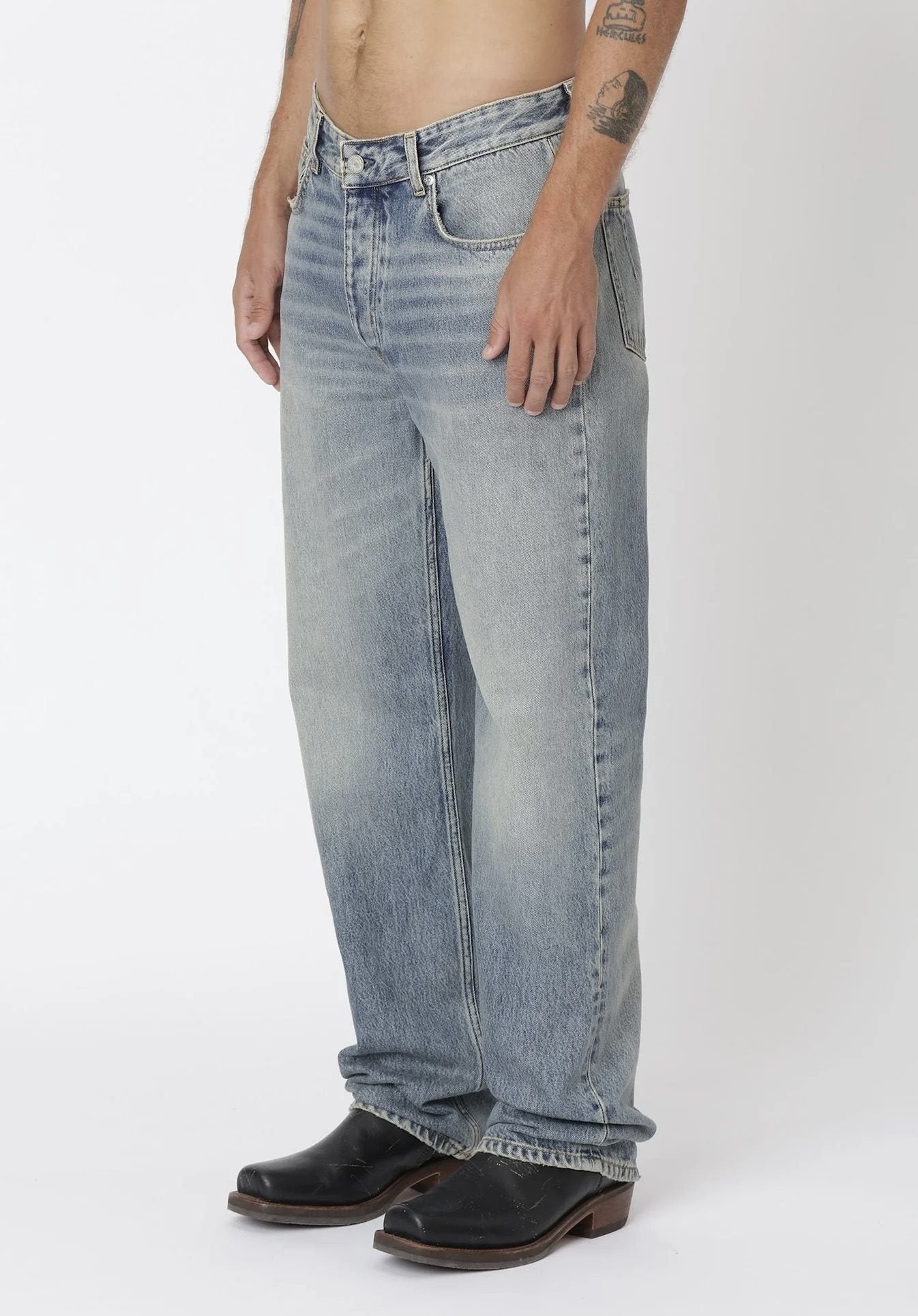 Steve cel tinted blue